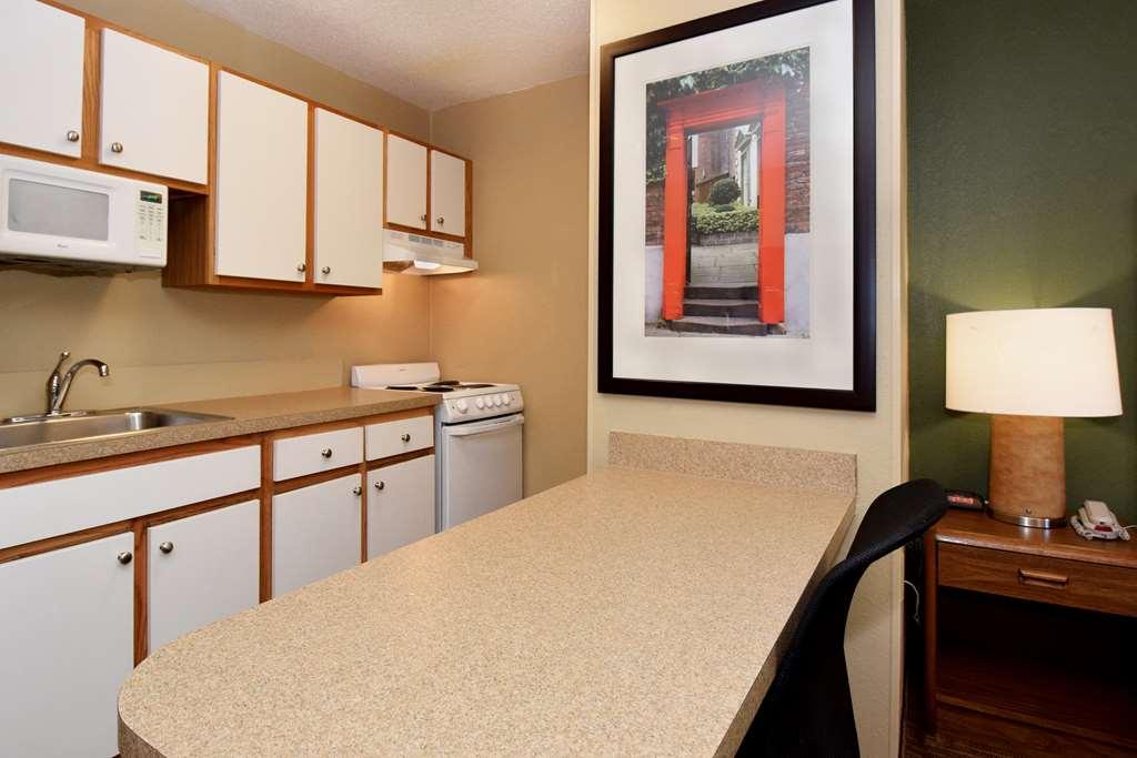 Suburban Studios Houston North I-45 חדר תמונה